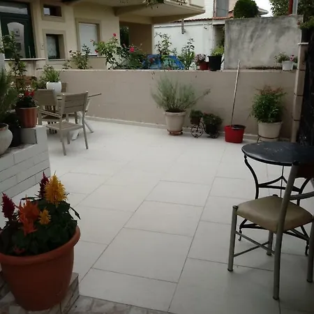 The Wild Flower 2 Apartment Tríkala