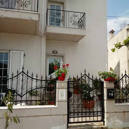 The Wild Flower 2 Apartment *